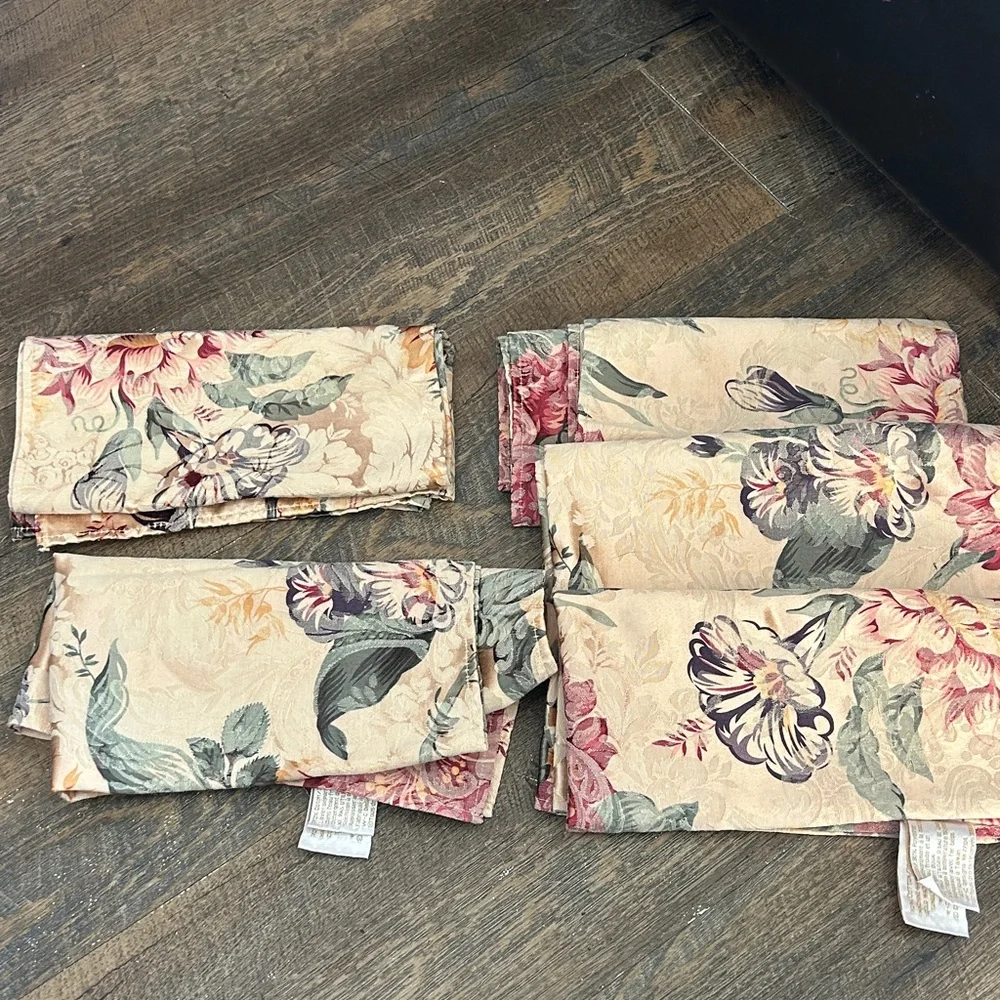 Waterford‎ Floral Linens Covington Gardens Set of 5 Napkins